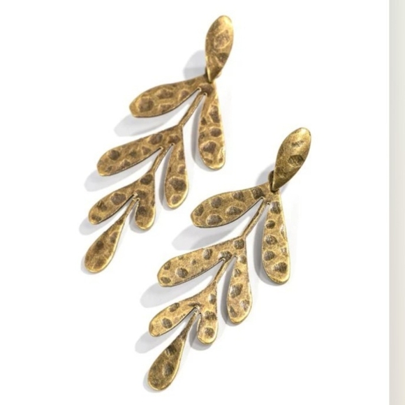 paparazzi Jewelry - Feminine Floral Jungle Fauna Brass Paparazzi Textured Gold Leaf Earrings